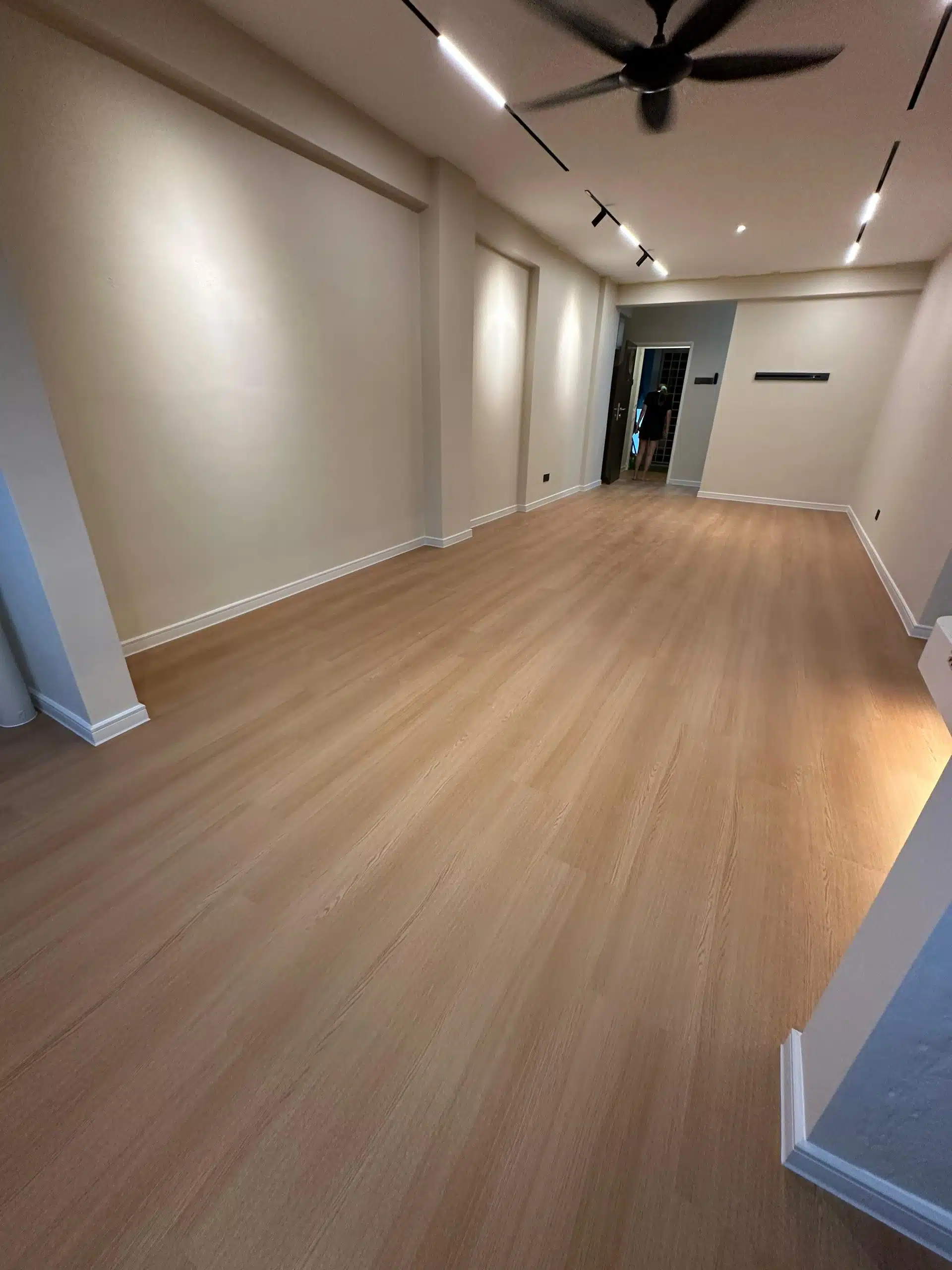 Queensfloor vs Avertonflooring