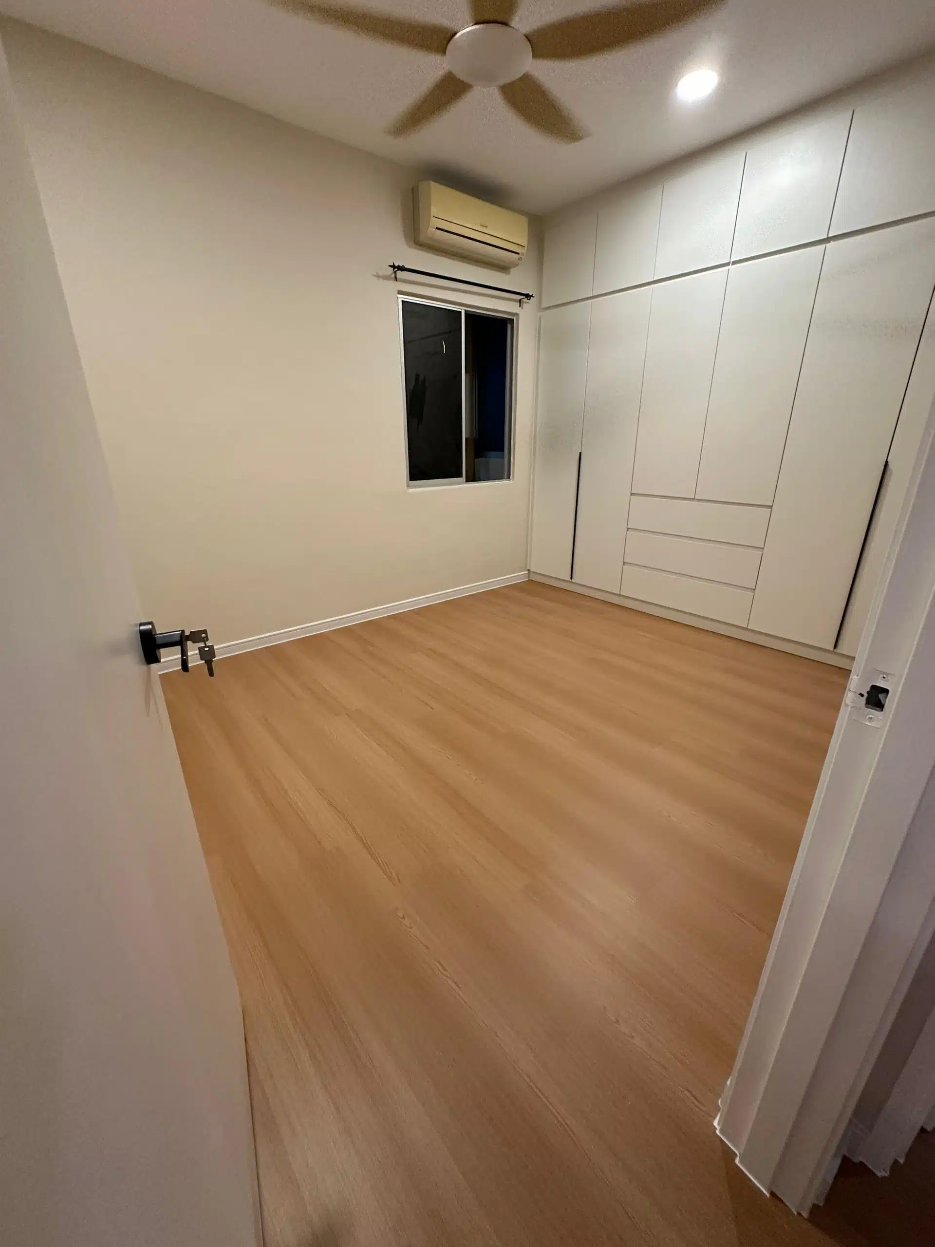 Queensfloor vs Avertonflooring